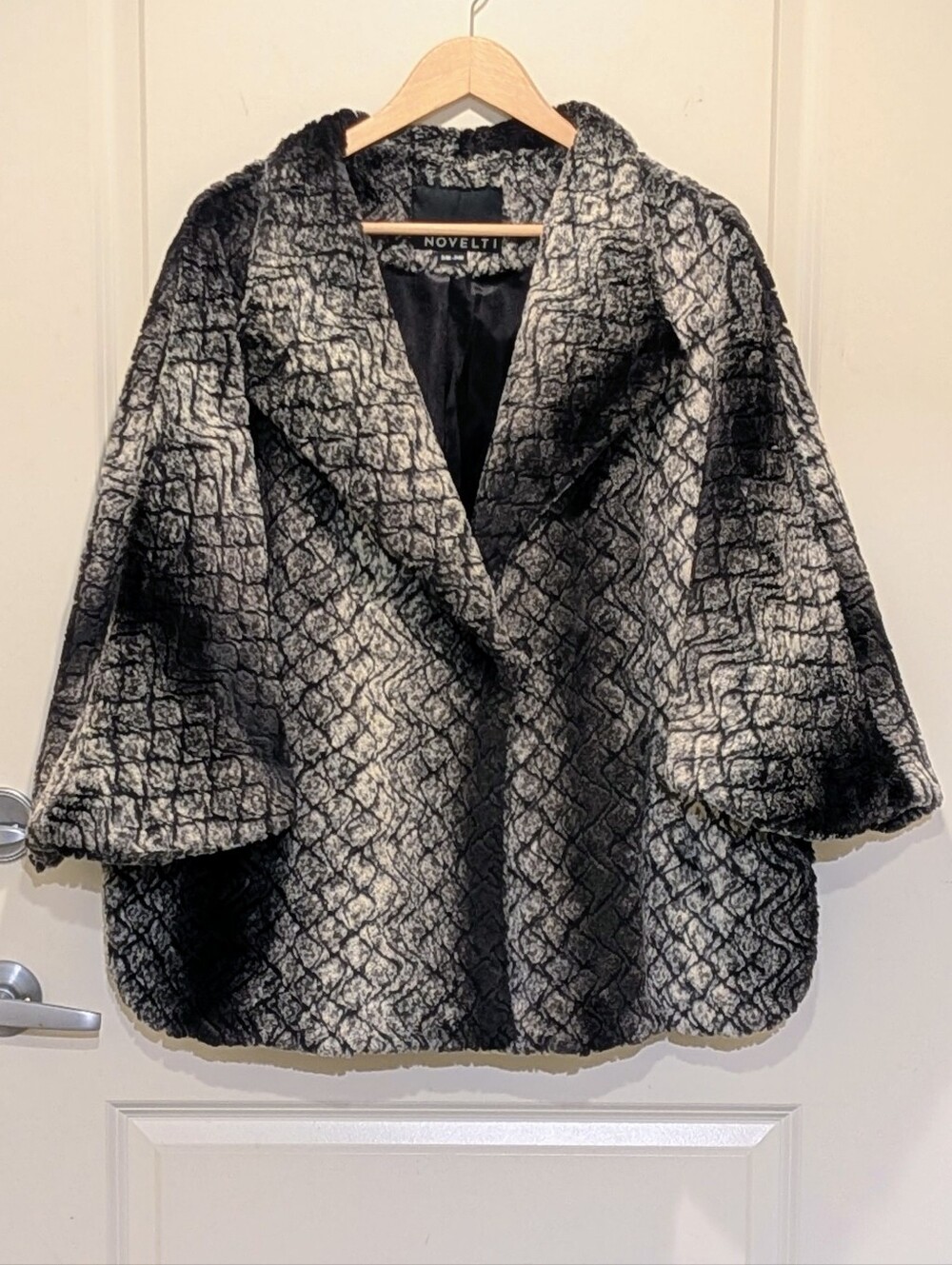 EUC Novelti S/M Super Soft Grey and Black Faux Fur Dragon Scale Print Cape